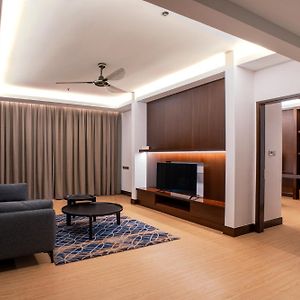 One-Bedroom Suite Exclusive Residences Lounge Access
